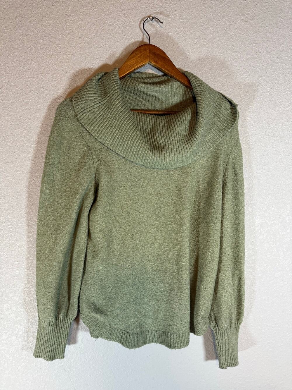 Tahari Women’s Medium Sage Green Cowl Neck Knit Sweater